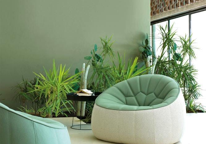 LIGNE ROSET, fauteuil “Ottoman” en textile outdoor, design Noé Duchaufour Lawrance. 